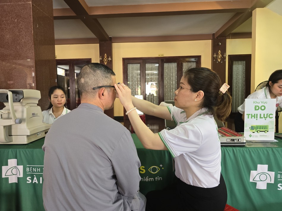 Chương trình phối hợp khám mắt miễn phí Chương trình phối hợp khám mắt miễn phí