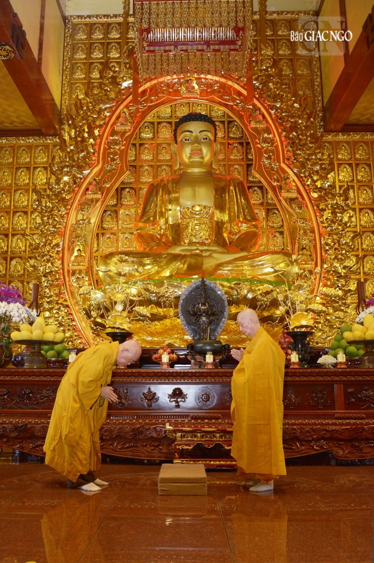 Đức Pháp chủ - Đại lão Hòa thượng Thích Trí Quảng và Trưởng lão Hòa thượng Thích Như Niệm đối thú tác pháp an cư hàng Thượng tọa Đức Pháp chủ - Đại lão Hòa thượng Thích Trí Quảng và Trưởng lão Hòa thượng Thích Như Niệm đối thú tác pháp an cư hàng Thượng tọa