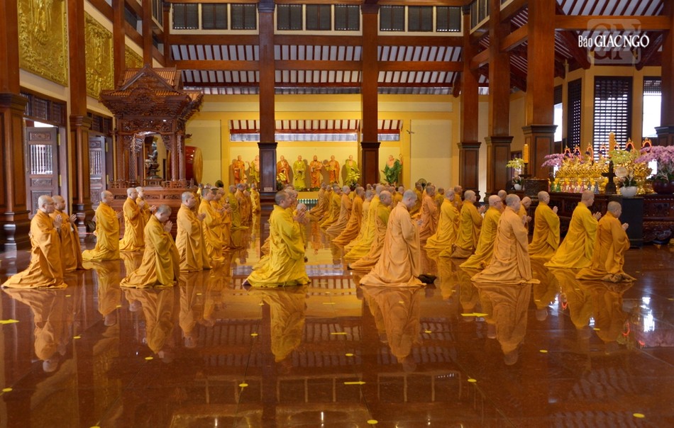 Chư Tăng đảnh lễ Tam bảo Chư Tăng đảnh lễ Tam bảo