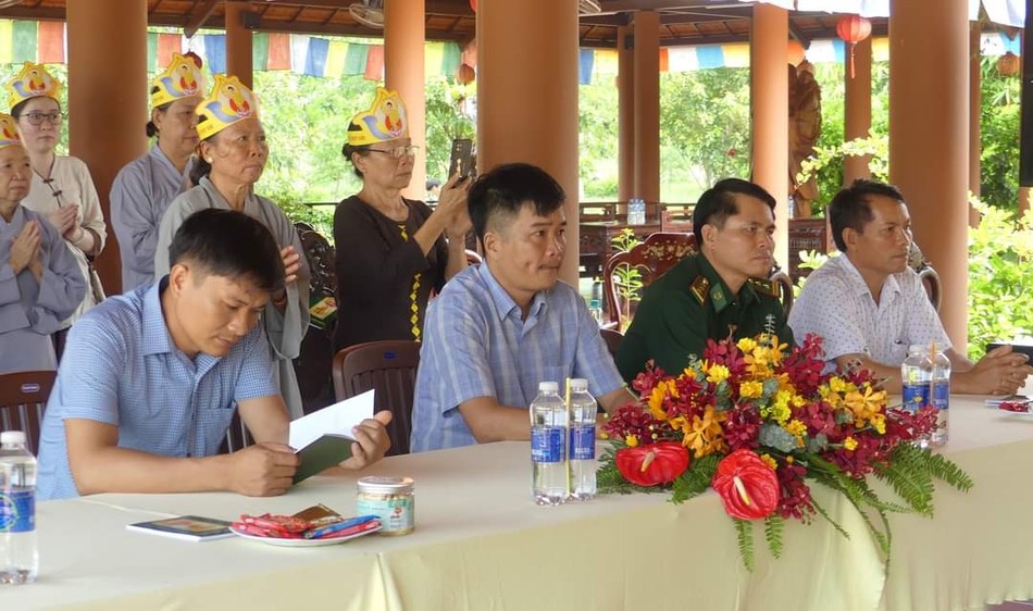 Đại diện các cơ quan địa phương tham dự Đại diện các cơ quan địa phương tham dự