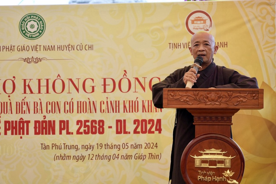 Thượng tọa Thích An Thường phát biểu tại phiên chợ Thượng tọa Thích An Thường phát biểu tại phiên chợ