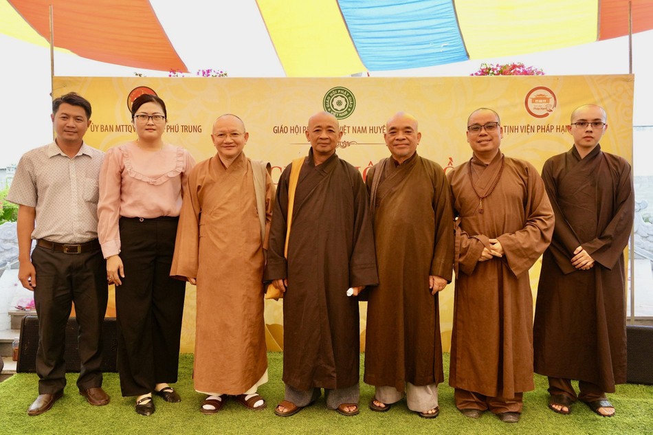 Chư tôn đức Ban Trị sự Phật giáo H.Củ Chi tham dự Chư tôn đức Ban Trị sự Phật giáo H.Củ Chi tham dự
