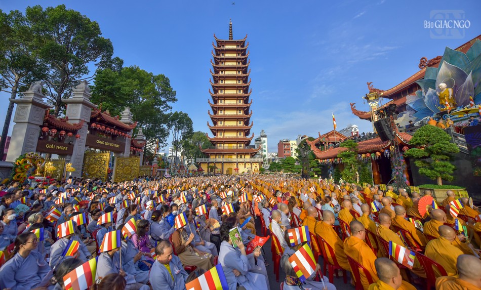 Đại lễ Phật đản Phật lịch 2568 tại Việt Nam Quốc Tự, sáng nay, Rằm tháng Tư