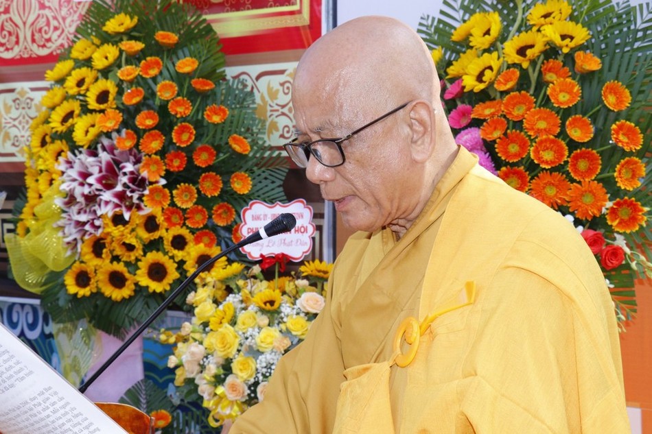 Hòa thượng Thích Lệ Đức tuyên đọc bức Thông điệp Phật đản Phật lịch 2568