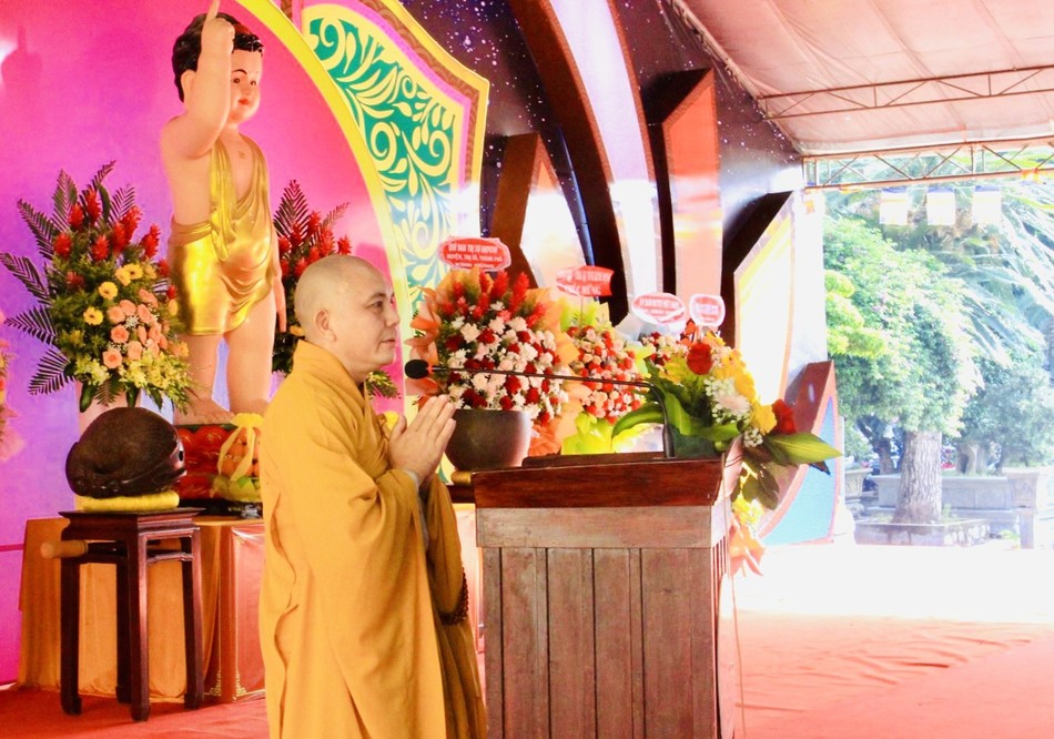 Thượng tọa Thích Đồng Thành tuyên đọc Diễn văn Phật đản Phật lịch 2568