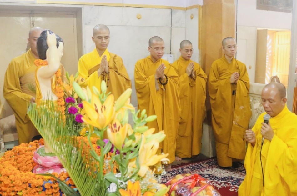 Thượng tọa Thích Hạnh Chánh cử hành các nghi Lê Phật đản theo truyền thống Phật giáo Việt Nam Thượng tọa Thích Hạnh Chánh cử hành các nghi Lê Phật đản theo truyền thống Phật giáo Việt Nam