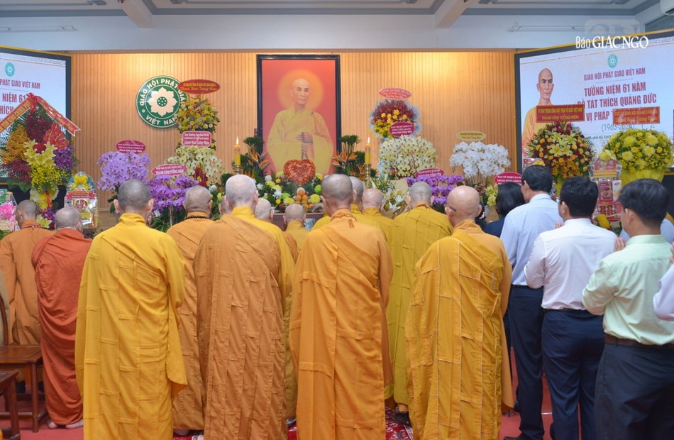 Thành kính đảnh lễ Giác linh Bồ-tát Thích Quảng Đức, cùng tri ân chư Thánh tử đạo