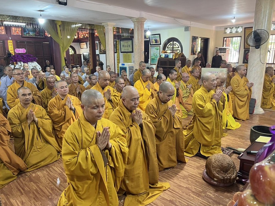 Hòa thượng Thích Bảo Nghiêm dẫn đầu đoàn đại diện 18 trường hạ tại Thủ đô đảnh lễ Giác linh Đức Đệ tam Pháp chủ GHPGVN - Đại lão Hòa thượng Thích Phổ Tuệ