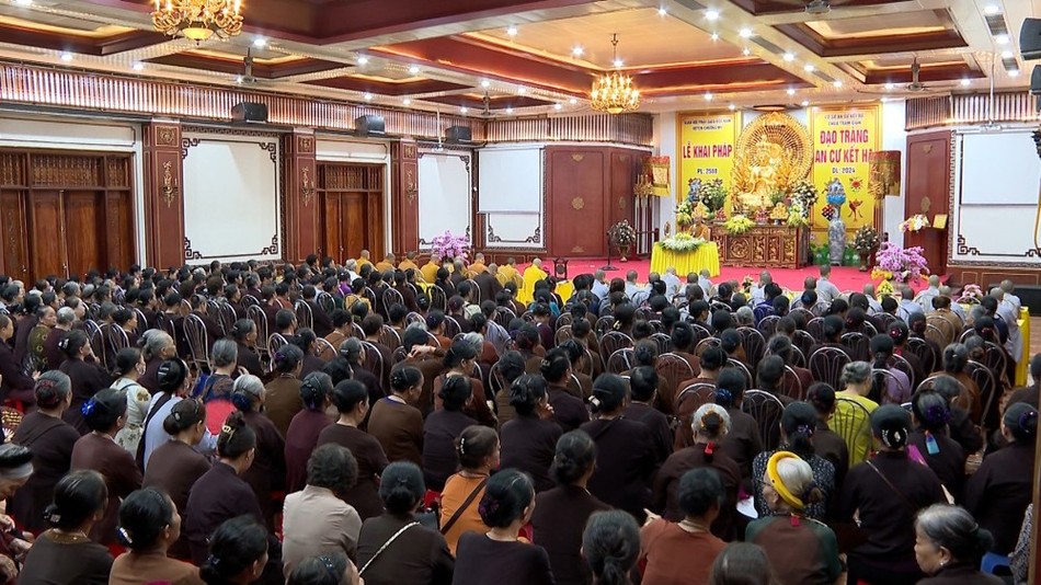 Đại chúng tu học trong ngày khai pháp khóa An cư kiết hạ Đại chúng tu học trong ngày khai pháp khóa An cư kiết hạ