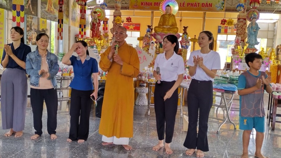 Đại đức Thích Chơn Thái có lời động viên các em trong ngày Quốc tế Thiếu nhi 1-6 Đại đức Thích Chơn Thái có lời động viên các em trong ngày Quốc tế Thiếu nhi 1-6