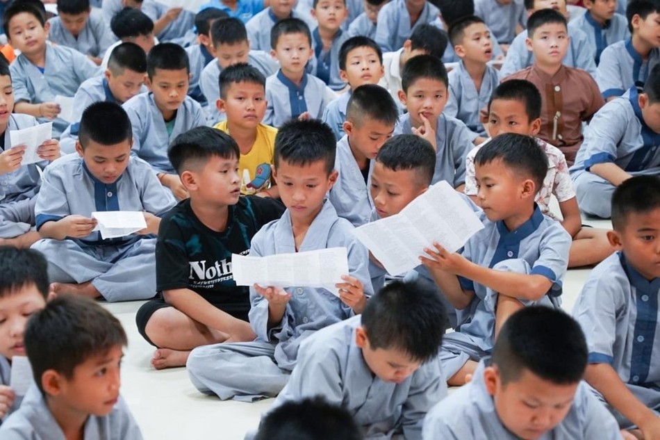 Cùng nhau chia sẻ niềm vui trong khóa tu Cùng nhau chia sẻ niềm vui trong khóa tu