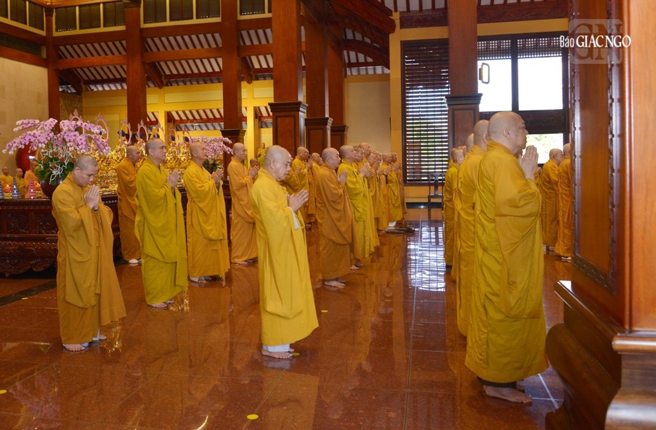 Chư Tăng đảnh lễ Tam bảo Chư Tăng đảnh lễ Tam bảo