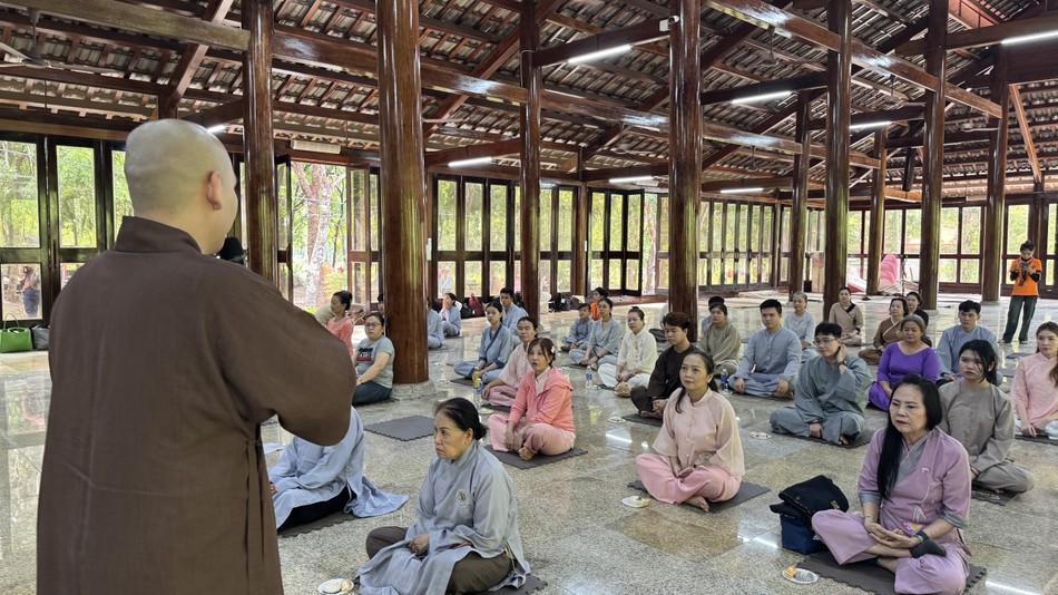 Thời pháp đàm gần gũi, hóa giải những khó khăn của các Phật tử Thời pháp đàm gần gũi, hóa giải những khó khăn của các Phật tử