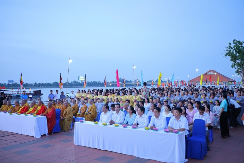 Lễ hội hoa đăng do Ban Trị sự H.Châu Thành phối hợp UBND huyện tổ chức