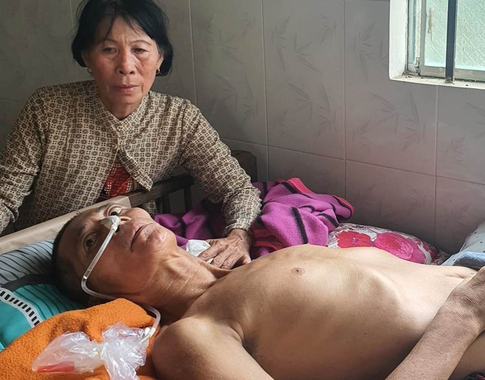 Ông Em lại bị tai biến, nằm liệt giường Ông Em lại bị tai biến, nằm liệt giường