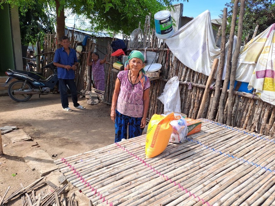 Dịp này, đoàn cũng trao quà đến các gia đình đồng bào dân tộc tại H.Bác Ái, Ninh Thuận
