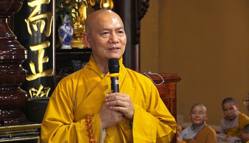 Thượng tọa Thích Phước Thành có lời thăm hỏi hành giả Ni tại chùa Giác Hoa