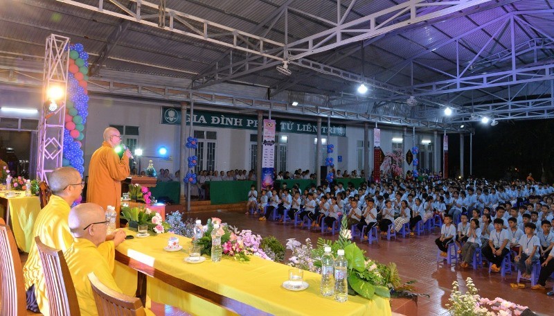 Hòa thượng Thích Châu Quang ban đạo từ Hòa thượng Thích Châu Quang ban đạo từ