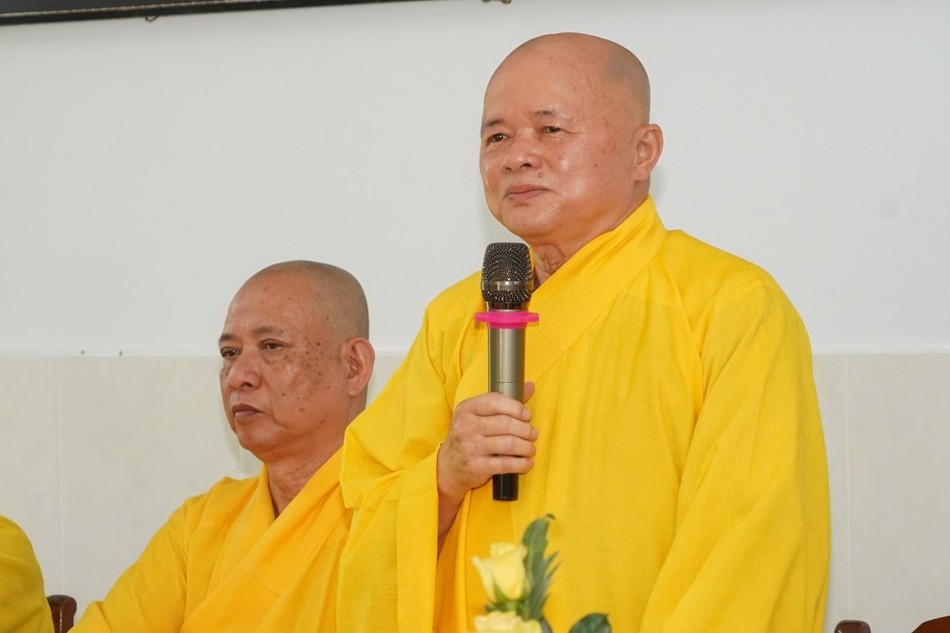 Hòa thượng Thích Đồng Nguyện có đôi lời sách tấn chư hành giả Ni