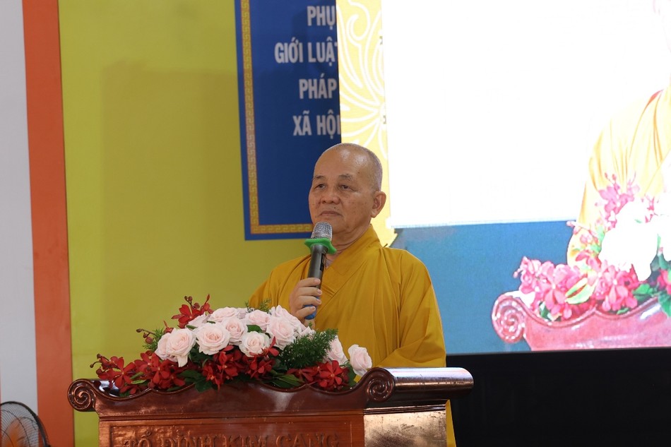 Hòa thượng Thích Minh Thiện phát biểu chỉ đạo