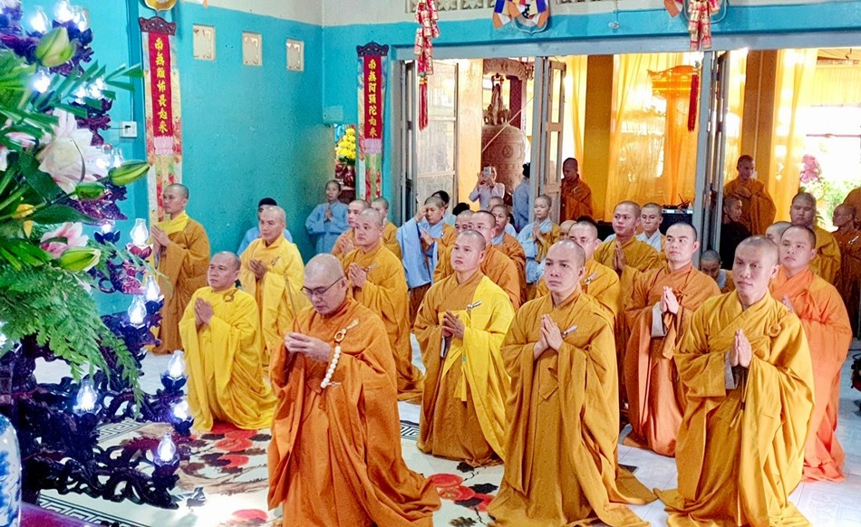 Môn đồ pháp quyến thành kính tưởng niệm Hòa thượng tại chùa Hải Tịnh (P.Hàm Tiến) Môn đồ pháp quyến thành kính tưởng niệm Hòa thượng tại chùa Hải Tịnh (P.Hàm Tiến)