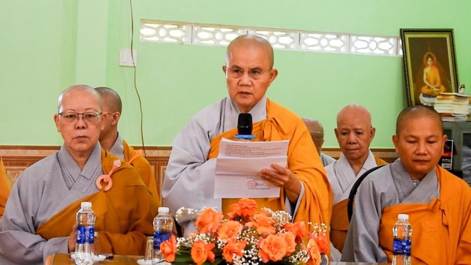 Ni sư Thích nữ Như Nguyệt tuyên đọc thư thăm hỏi của Ni trưởng Thích nữ Nhật Khương, Trưởng Phân ban Ni giới T.Ư