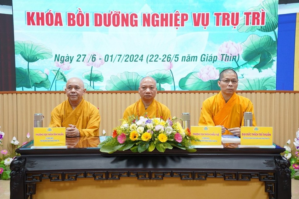 Chư tôn đức chứng minh