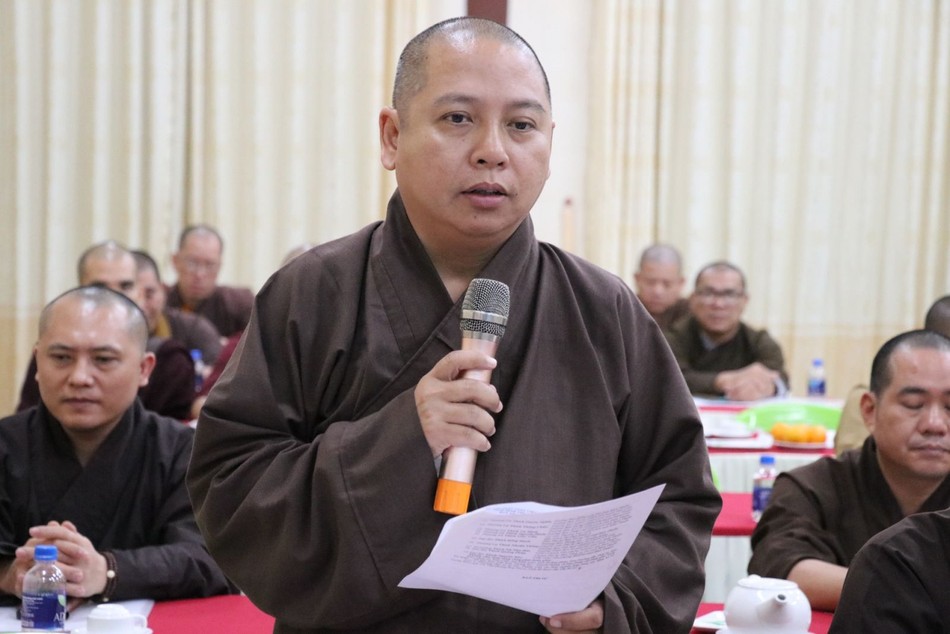 Đại đức Thích Quảng Pháp báo cáo chi tiết và xin ý kiến về công tác chuẩn bị cho các hoạt động Phật sự sắp tới Đại đức Thích Quảng Pháp báo cáo chi tiết và xin ý kiến về công tác chuẩn bị cho các hoạt động Phật sự sắp tới