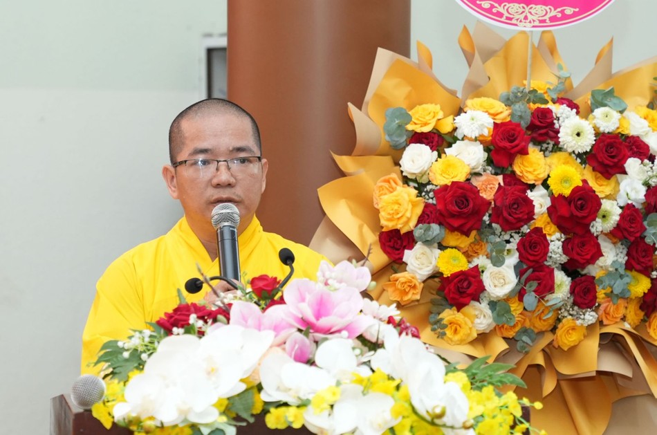 Đại đức Thích Quảng Tráng báo cáo tại hội nghị Đại đức Thích Quảng Tráng báo cáo tại hội nghị