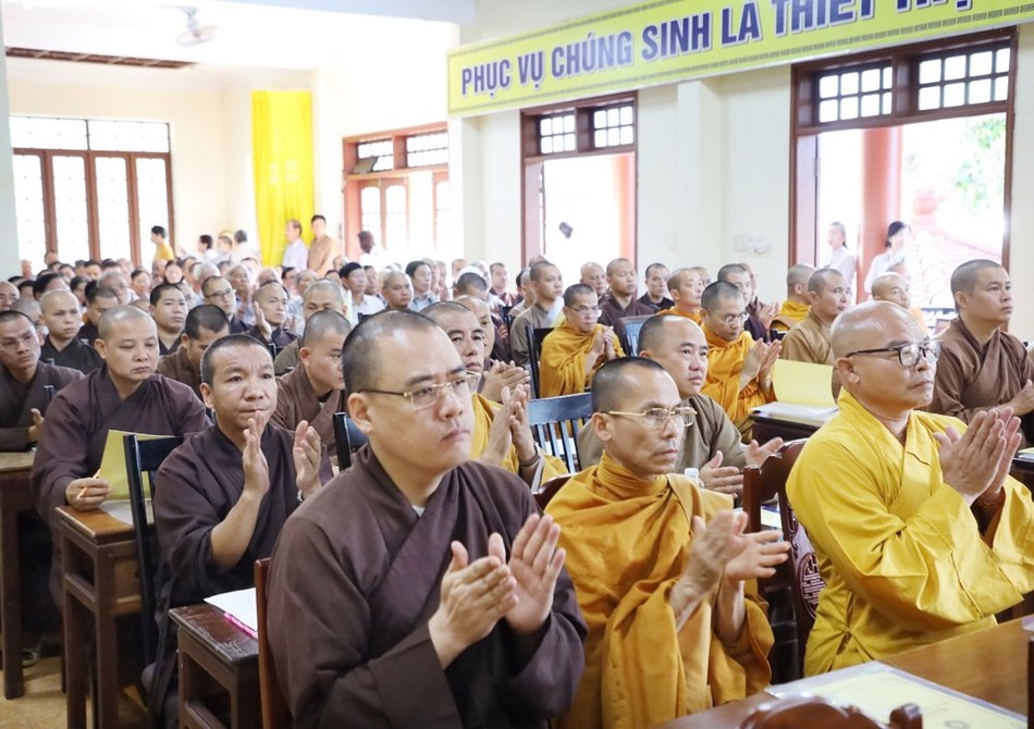 Chư tôn đức tham dự hội nghị sơ kết 6 tháng đầu năm 2024