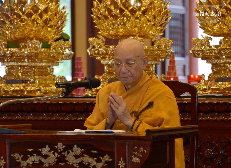 Trưởng lão Hòa thượng Thích Minh Thông đại vị trùng tuyên giới Tỳ-kheo và Bồ-tát Trưởng lão Hòa thượng Thích Minh Thông đại vị trùng tuyên giới Tỳ-kheo và Bồ-tát