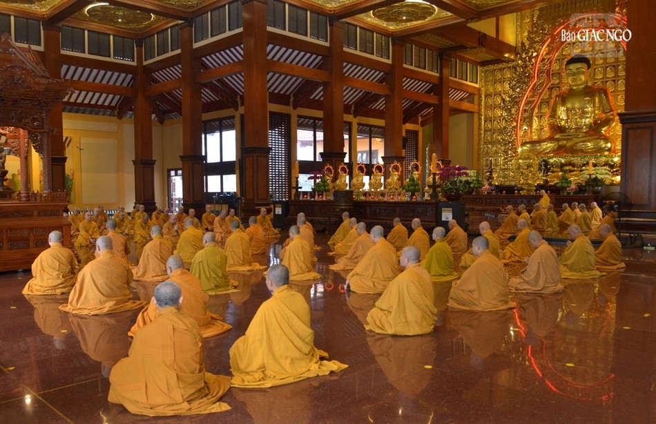Bố-tát là nghi thức đặc thù của Tăng đoàn nhằm tăng trưởng các pháp lành Bố-tát là nghi thức đặc thù của Tăng đoàn nhằm tăng trưởng các pháp lành
