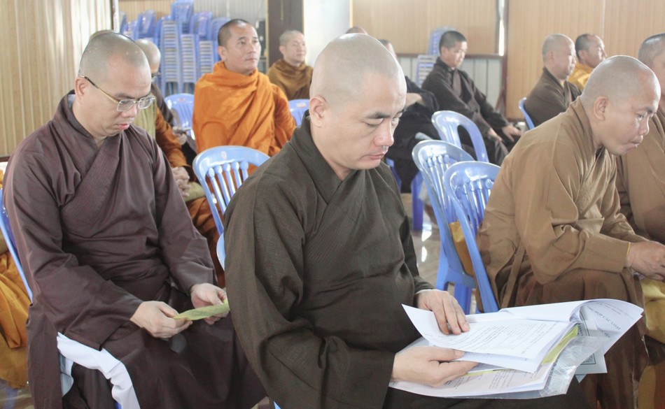 Chư tôn đức tham dự hội nghị