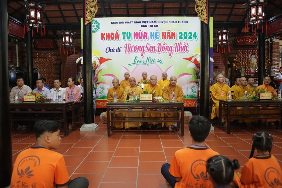 Chư tôn đức và đại diện lãnh đạo các cơ quan H.Châu Thành tham dự