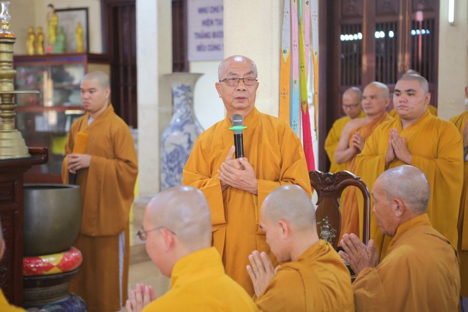 Hòa thượng Thích Nhựt Tấn tán dương công đức của Thường trực Ban Trị sự TP.Bến Tre và Tăng Ni, Phật tử đã đến thăm các trường hạ