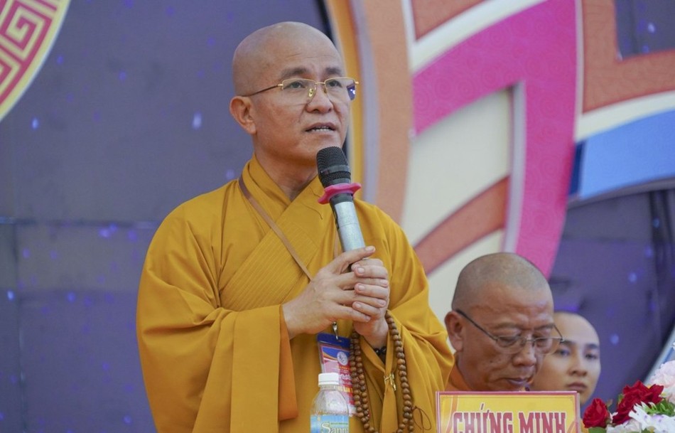 Thượng tọa Thích Quảng Hiền ban đạo từ