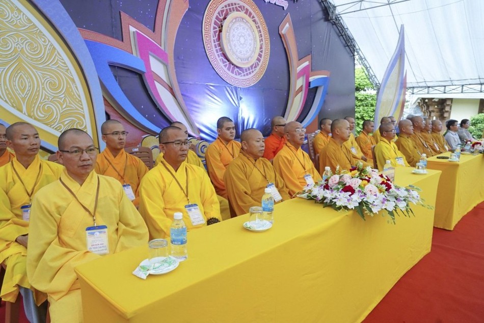 Chư tôn đức tham dự khai mạc khóa tu mùa hè chủ đề “Lắng nghe để hiểu, nhìn lại để thương”