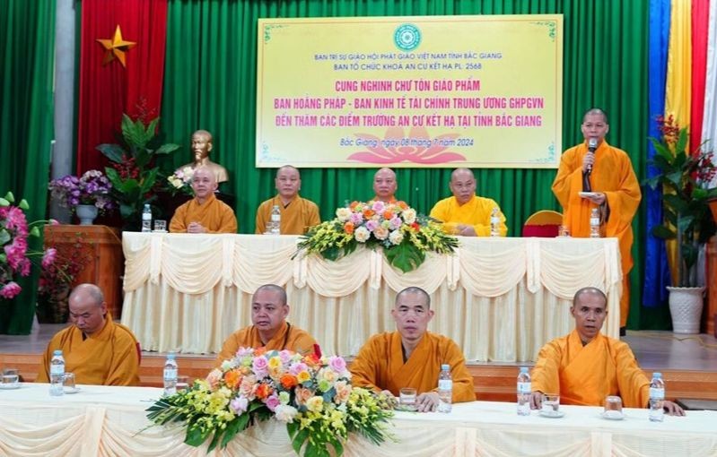 Chư tôn đức Ban Hoằng pháp T.Ư, Ban Kinh tế - Tài chính T.Ư tại trường hạ tổ đình Hồng Phúc