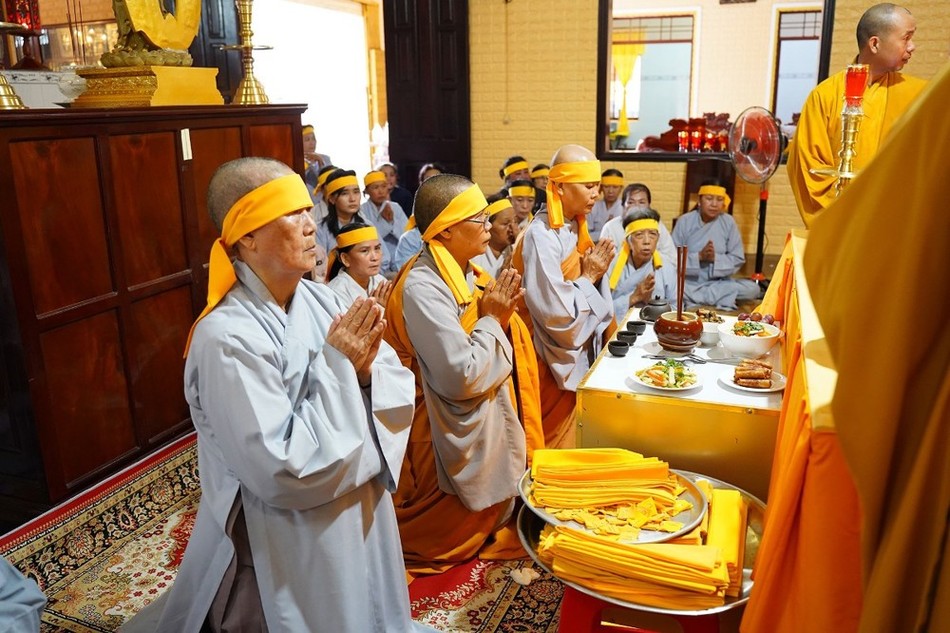 Môn đồ pháp quyến thọ tang