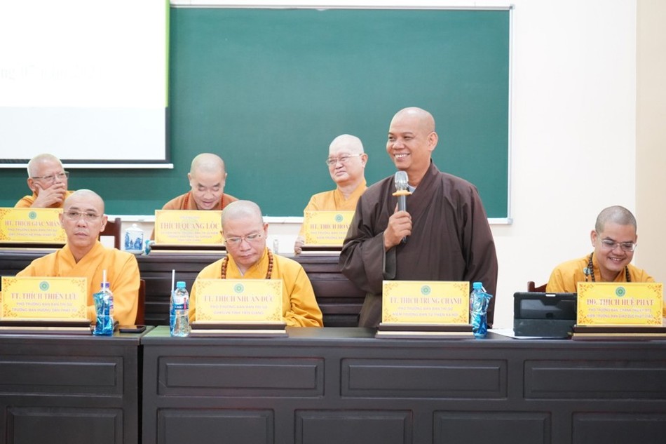 Đóng góp ý kiến tại buổi họp