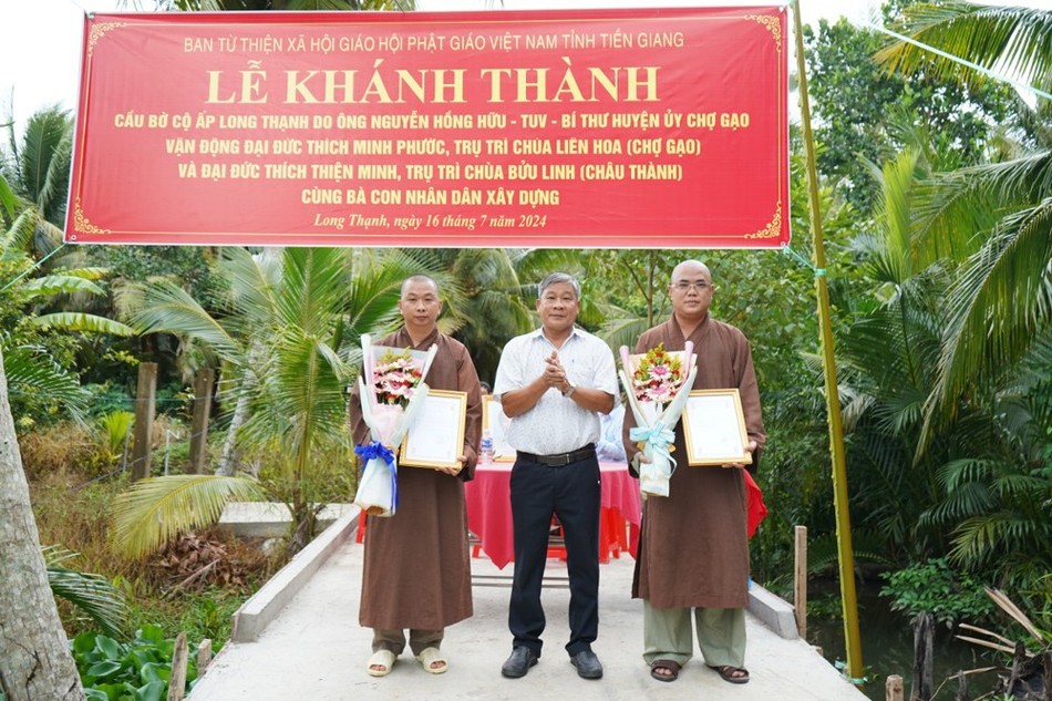 UBND xã Bàn Long có thư cảm ơn đến Đại đức Thích Minh Phước và Đại đức Thích Thiện Minh