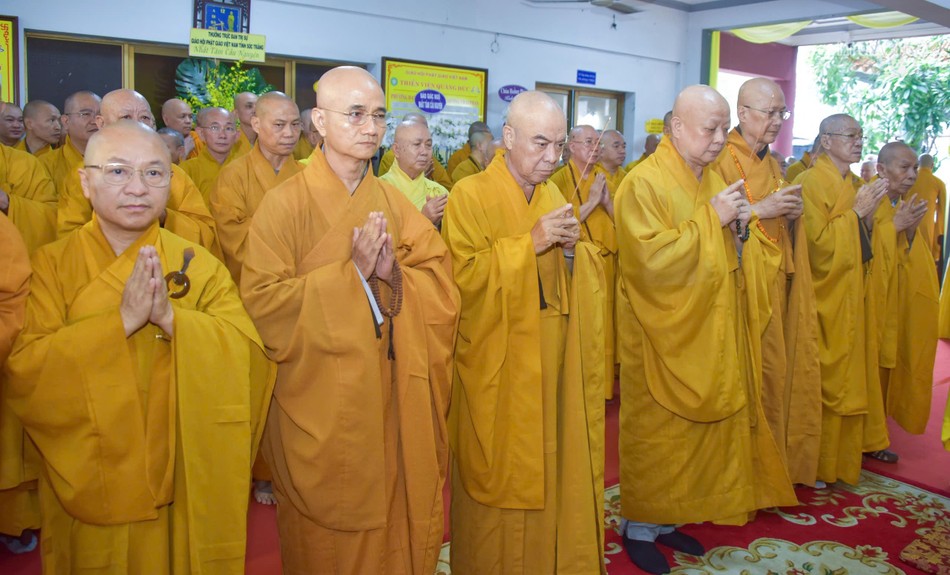 Chư tôn đức Ban Nghi lễ T.Ư, Ban Trị sự GHPGVN TP.HCM, các ban chuyên môn trực thuộc, Ban Trị sự TP.Thủ Đức, 21 quận huyện kính viếng Giác linh Hòa thượng tân viên tịch Chư tôn đức Ban Nghi lễ T.Ư, Ban Trị sự GHPGVN TP.HCM, các ban chuyên môn trực thuộc, Ban Trị sự TP.Thủ Đức, 21 quận huyện kính viếng Giác linh Hòa thượng tân viên tịch