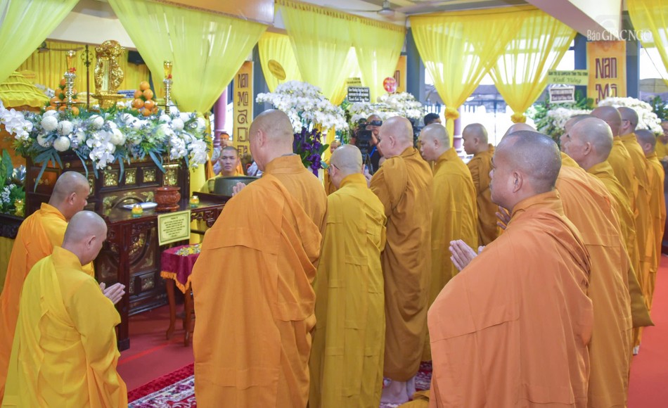 Đại diện Viện Nghiên cứu Phật học VN và Học viện Phật giáo VN tại TP.HCM thành kính tưởng niệm Đại diện Viện Nghiên cứu Phật học VN và Học viện Phật giáo VN tại TP.HCM thành kính tưởng niệm