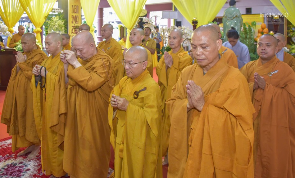 Đoàn Ban Điều hành Học viện Phật giáo VN tại TP.HCM và Viện Nghiên cứu Phật giáo VN viếng tang Hòa thượng Thích Huệ Trí Đoàn Ban Điều hành Học viện Phật giáo VN tại TP.HCM và Viện Nghiên cứu Phật giáo VN viếng tang Hòa thượng Thích Huệ Trí