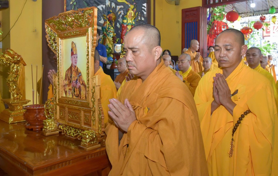 Di ảnh Hòa thượng về chùa Quang Minh Di ảnh Hòa thượng về chùa Quang Minh