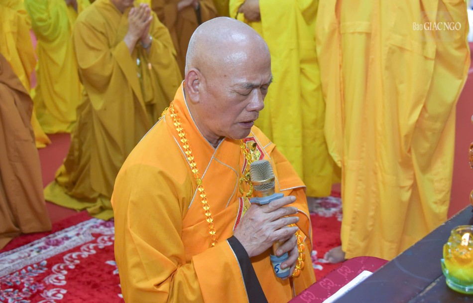 Hòa thượng Thích Giác Đạo thực hiện các pháp sự theo truyền thống cố đô Huế Hòa thượng Thích Giác Đạo thực hiện các pháp sự theo truyền thống cố đô Huế