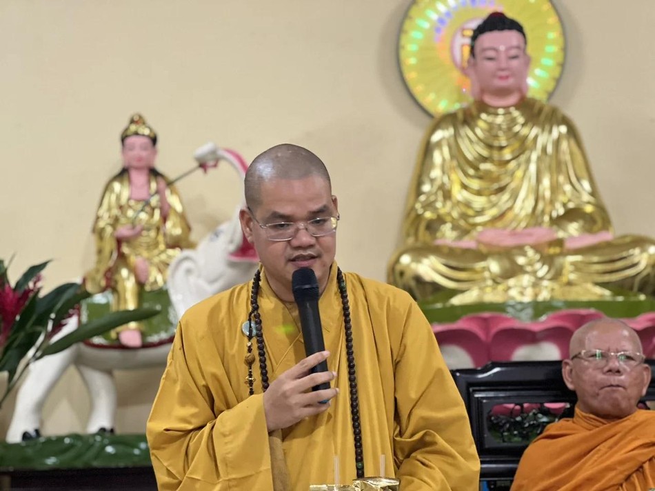 Đại đức Thích Huệ Phát phát biểu khai mạc Đại đức Thích Huệ Phát phát biểu khai mạc