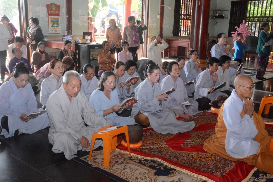 Các đạo tràng Phật tử tham gia trì tụng trong ngày khánh đản Đức Quán Thế Âm Các đạo tràng Phật tử tham gia trì tụng trong ngày khánh đản Đức Quán Thế Âm