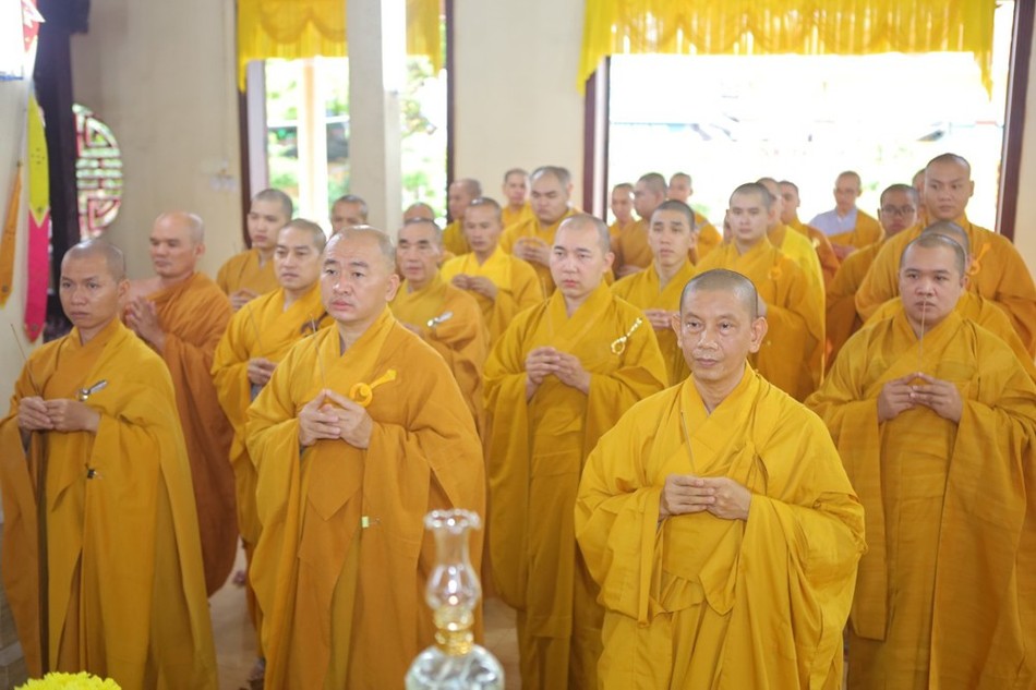 Sáng 25-7, chư tôn đức Tăng Ni tỉnh Bến Tre đã vô cùng kính tiếc, trang nghiêm cử hành nghi lễ cầu nguyện, tưởng niệm và tiễn biệt Tổng Bí thư Nguyễn Phú Trọng