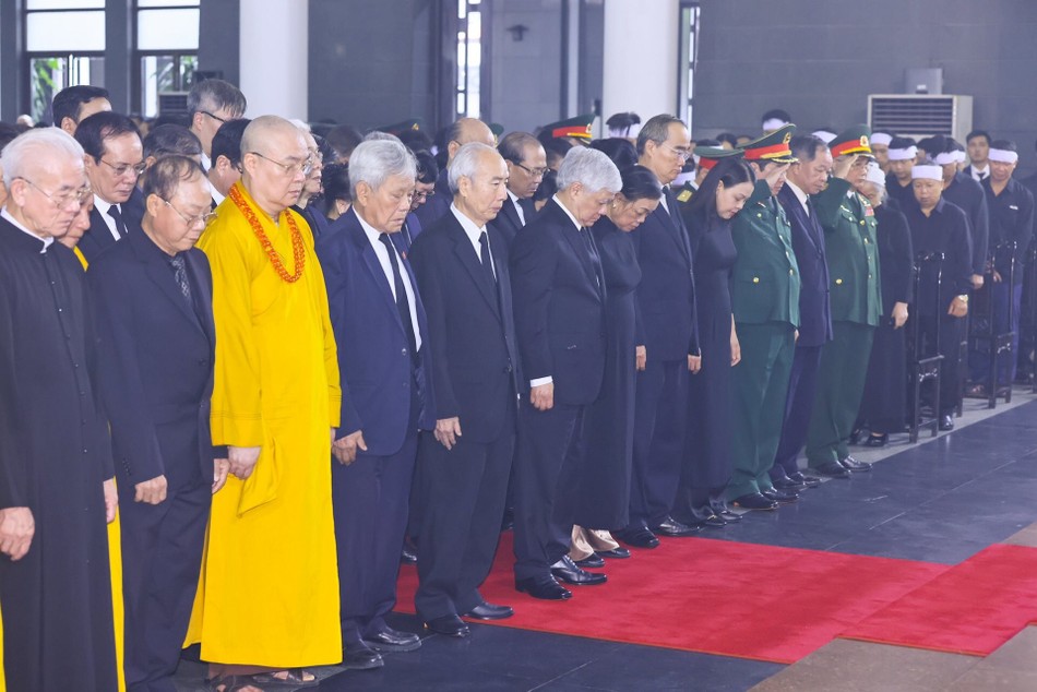 Trưởng lão Hòa thượng Thích Thanh Nhiễu tưởng niệm Tổng Bí thư Nguyễn Phú Trọng tại Nhà tang lễ Quốc gia Trưởng lão Hòa thượng Thích Thanh Nhiễu tưởng niệm Tổng Bí thư Nguyễn Phú Trọng tại Nhà tang lễ Quốc gia